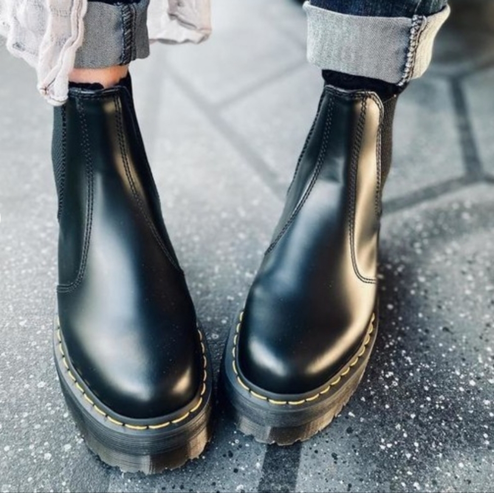 BRAND NEW Dr. Martens 2976 Quad Chelsea Boot